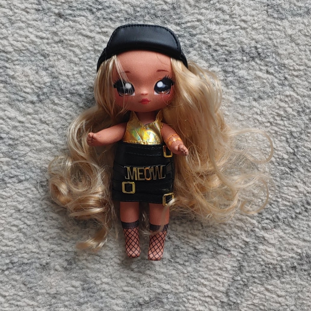 Sasha Scratch Na Na Na Surprise Doll